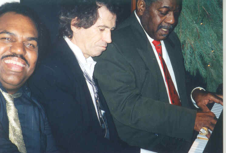 Davis (L) with Rolling Stones guitarist Keith Richards (C) and Johnnie Johnson (R)