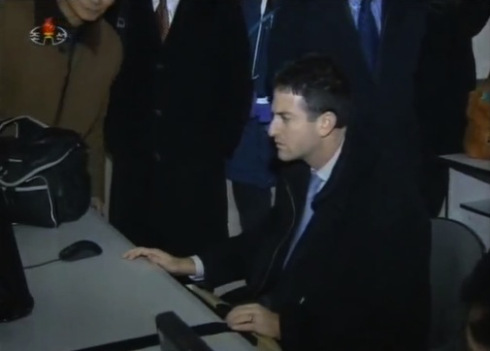 Google executive Jared Cohen surfs the internet in Pyongynag