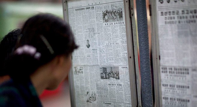 Read the news in North Korea|Picture E. Lafforgue